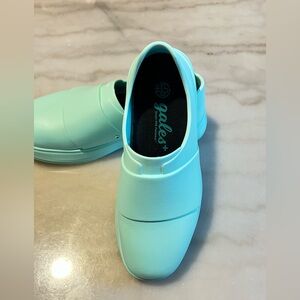 Gales Frontline Healthcare Shoes - Teal Mint - Size Women 9.5/Men 7.5